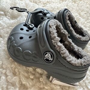 CROCS Toddlers Gray Slippers Comfortable and Versatile
